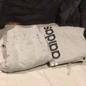 2pLot 2 pairs of Boys Large 14/16 joggers